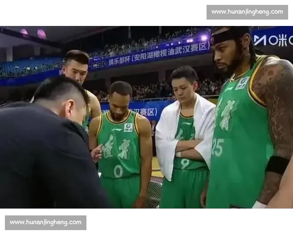 球迷不满情绪集中爆发引发热议俱乐部管理与成绩遭质疑全面审视