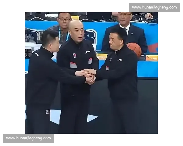 技犯风波引发关注 篮球赛场风云变幻 球员心态与裁判判罚之争